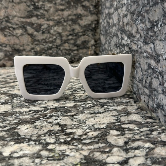 ☕️ Coffee Latte Oversized Square Sunglasses | White + Black Two-Tone | Chic - Picture 1 of 5